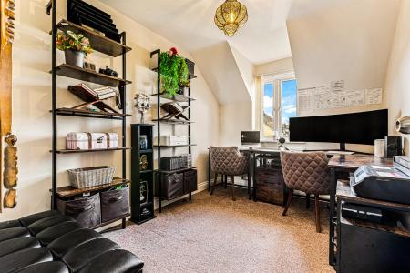 5 bedroom Semi-detached house for sale in Evington Valley Gardens, Leicester