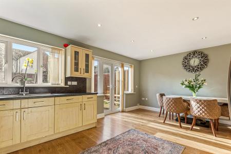 5 bedroom Semi-detached house for sale in Evington Valley Gardens, Leicester