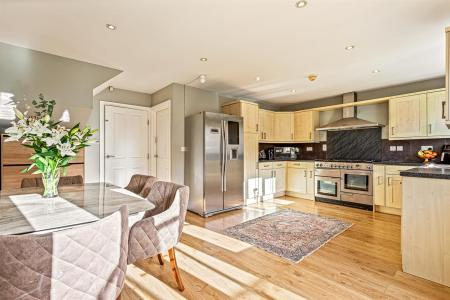 5 bedroom Semi-detached house for sale in Evington Valley Gardens, Leicester
