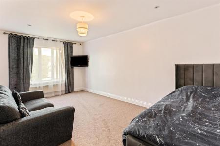 5 bedroom Semi-detached house for sale in Evington Valley Gardens, Leicester