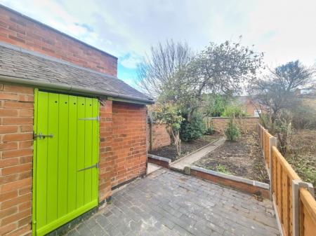 2 bedroom Property to let in Clarendon Park Road, Leicester