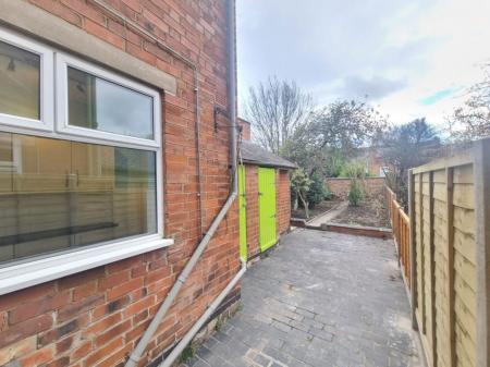 2 bedroom Property to let in Clarendon Park Road, Leicester