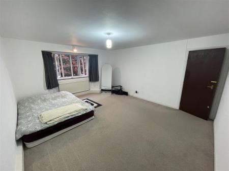 2 bedroom Flat for sale in Carisbrooke Court, Stoneygate