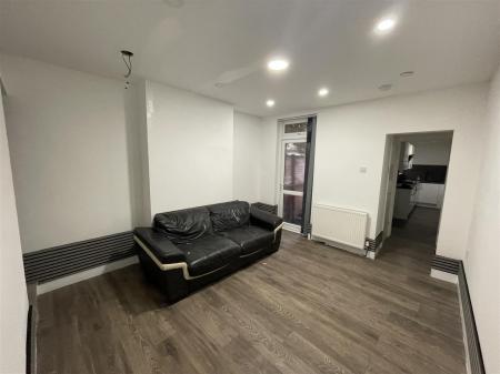 3 bedroom Terraced House for sale in Clarendon Park Road, Clarendon Park