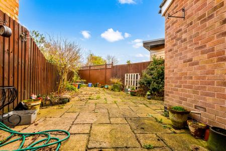 3 bedroom Semi-detached house for sale in Ashclose Avenue, Leicester