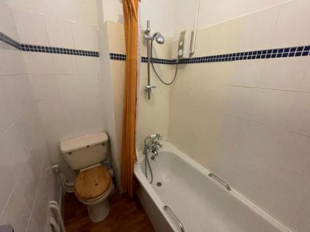 2 bedroom Property to let in Clarendon Park Road, Leicester