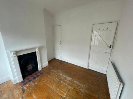 2 bedroom Property to let in Clarendon Park Road, Leicester