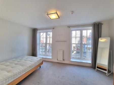 2 bedroom Property to let in Clarendon Park Road, Clarendon Park, Leicester