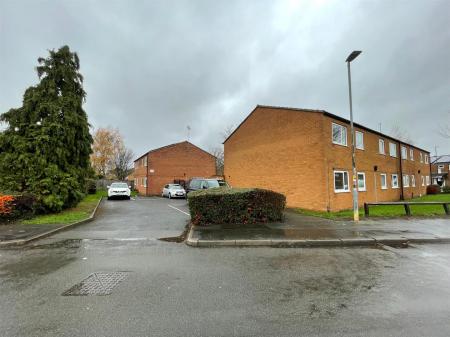 1 bedroom Flat for sale in Lawnswood, Hinckley