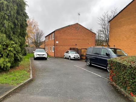 1 bedroom Flat for sale in Lawnswood, Hinckley