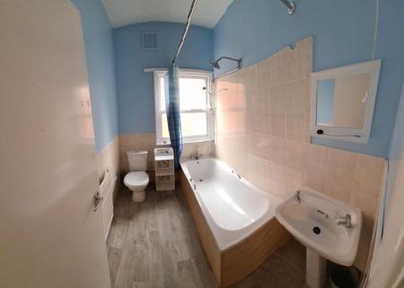 6 bedroom Property to let in Saxby Street, Leicester