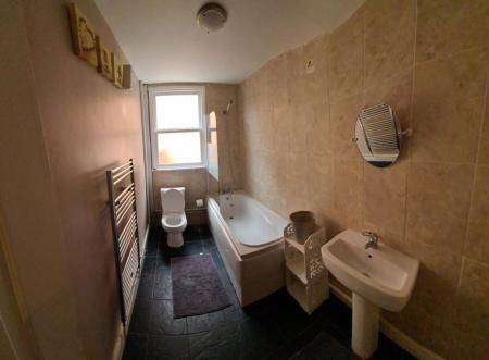 6 bedroom Property to let in Saxby Street, Leicester