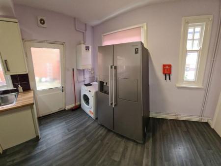 6 bedroom Property to let in Saxby Street, Leicester