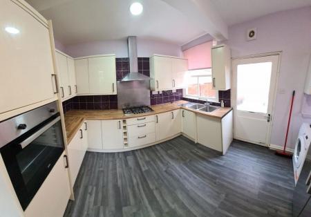 6 bedroom Property to let in Saxby Street, Leicester