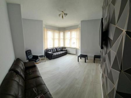 6 bedroom Property to let in Saxby Street, Leicester