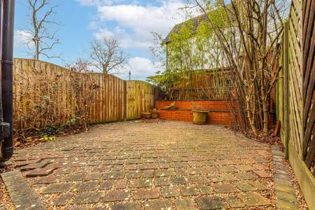 4 bedroom Terraced House for sale in Knighton Road, Leicester