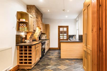 4 bedroom Terraced House for sale in Knighton Road, Leicester