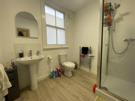 4 bedroom Terraced House for sale in Lorne Road, Clarendon Park, Leicester