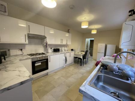 4 bedroom Terraced House for sale in Lorne Road, Clarendon Park, Leicester