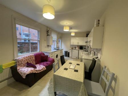 4 bedroom Terraced House for sale in Lorne Road, Clarendon Park, Leicester