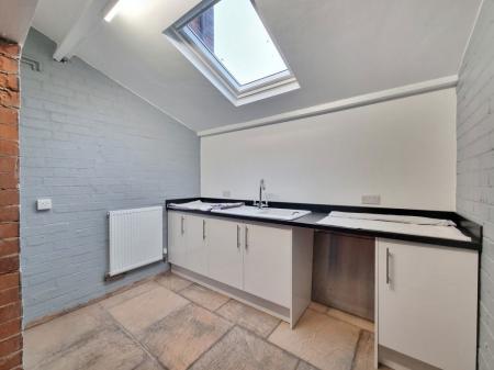 4 bedroom Property to let in Northcote Road, Leicester