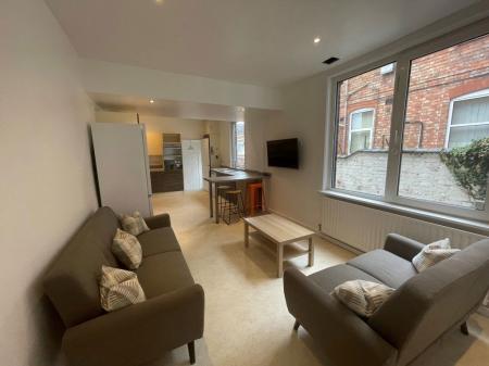 6 bedroom Property to let in Fosse Road South, Leicester