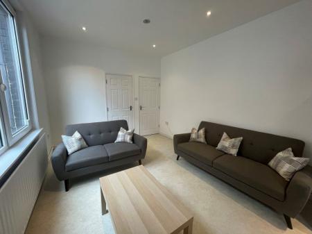 6 bedroom Property to let in Fosse Road South, Leicester