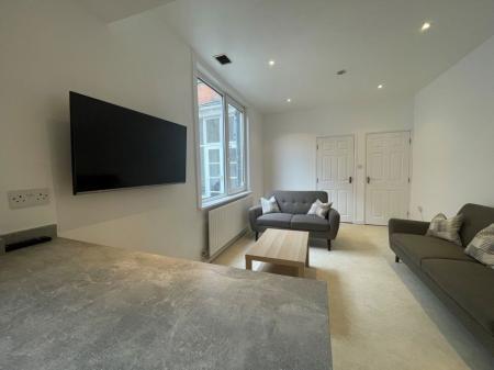 6 bedroom Property to let in Fosse Road South, Leicester