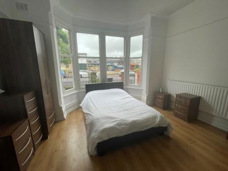 6 bedroom Property to let in Fosse Road South, Leicester