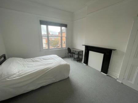 6 bedroom Property to let in Fosse Road South, Leicester