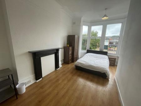 6 bedroom Property to let in Fosse Road South, Leicester