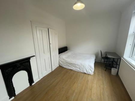 6 bedroom Property to let in Fosse Road South, Leicester