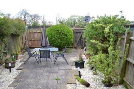 2 bedroom Property to let in Cricks Retreat, Great Glen, Leicestershire