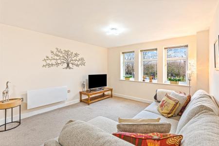 2 bedroom Flat for sale in The Laurels, Leicester