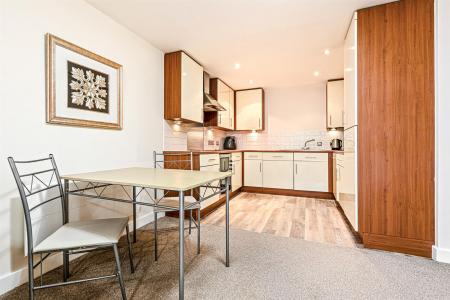 2 bedroom Flat for sale in The Laurels, Leicester