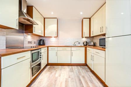 2 bedroom Flat for sale in The Laurels, Leicester