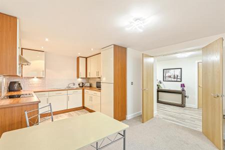 2 bedroom Flat for sale in The Laurels, Leicester