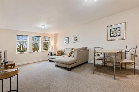 2 bedroom Flat for sale in The Laurels, Leicester