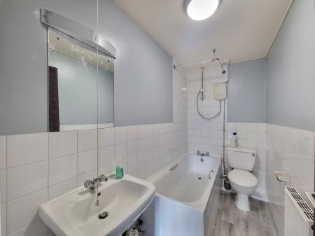 1 bedroom Property to let in Hinckley Road, Leicester