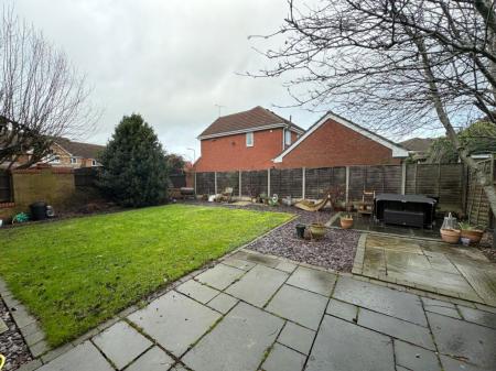 4 bedroom Property to let in Fox Covert, Leicester