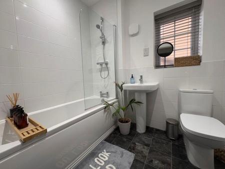 3 bedroom Property to let in Roundhouse Way, Loughborough, Leicestershire