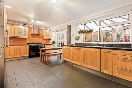 5 bedroom Detached house for sale in Hollies Way, Bushby, Leicester