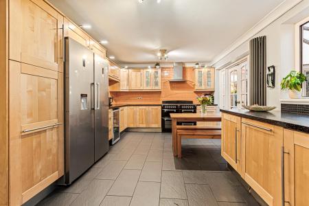 5 bedroom Detached house for sale in Hollies Way, Bushby, Leicester