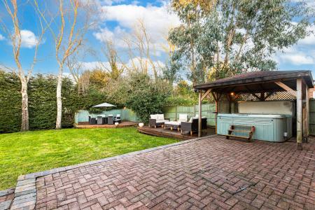 5 bedroom Detached house for sale in Hollies Way, Bushby, Leicester