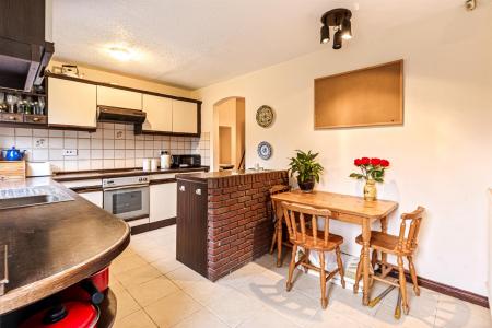 4 bedroom Detached house for sale in Carisbrooke Park, Leicester