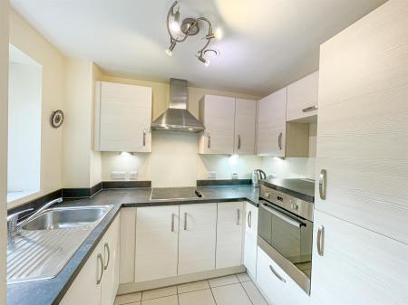 2 bedroom Apartment for sale in Wolsey Court, Leicester