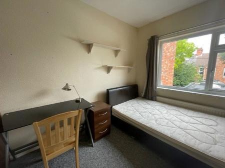 4 bedroom Property to let in Hartopp Road, Leicester