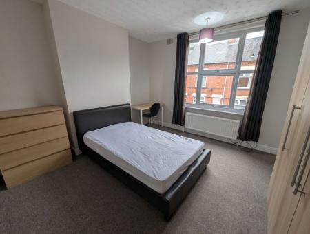 4 bedroom Property to let in Hartopp Road, Leicester