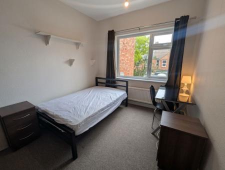 4 bedroom Property to let in Hartopp Road, Leicester
