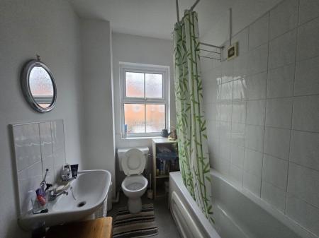 2 bedroom Property to let in Cradock Road, Leicester